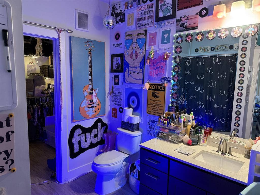 ROOMMATE WANTED & WELCOME 🙂 -- CHS