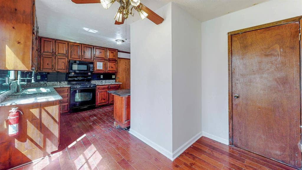 9 BR in Riverdale