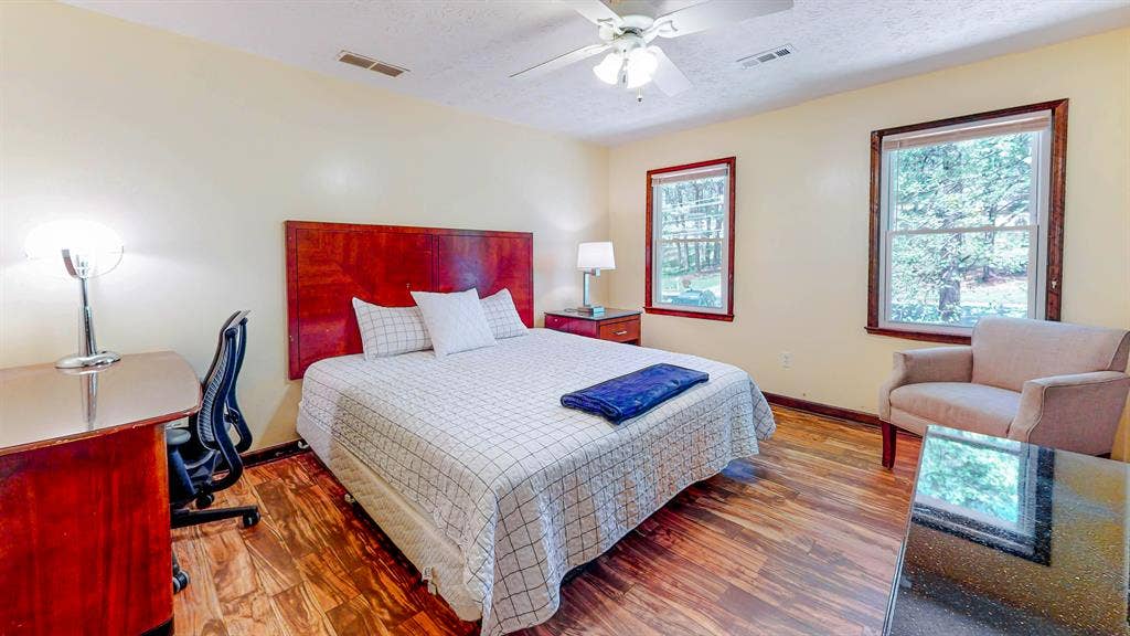 9 BR in Riverdale