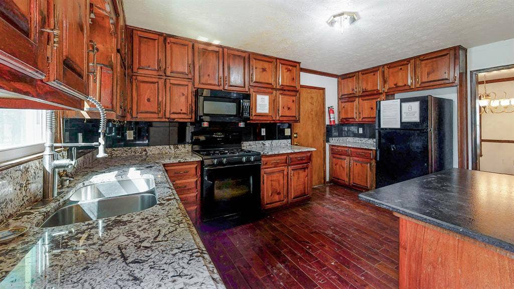 9 BR in Riverdale