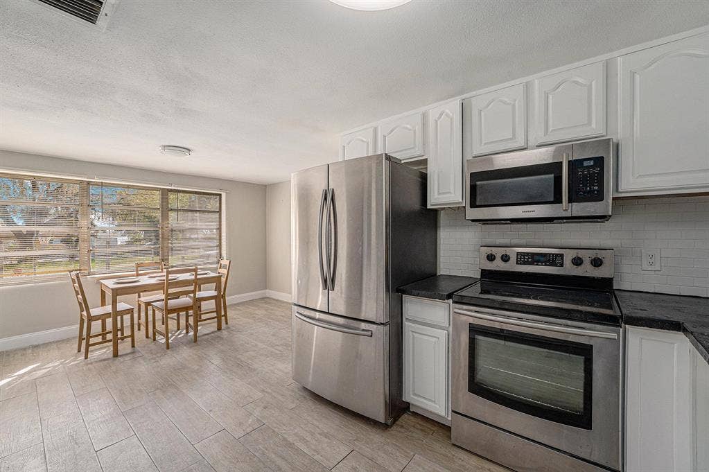 8 BR in Lakeland