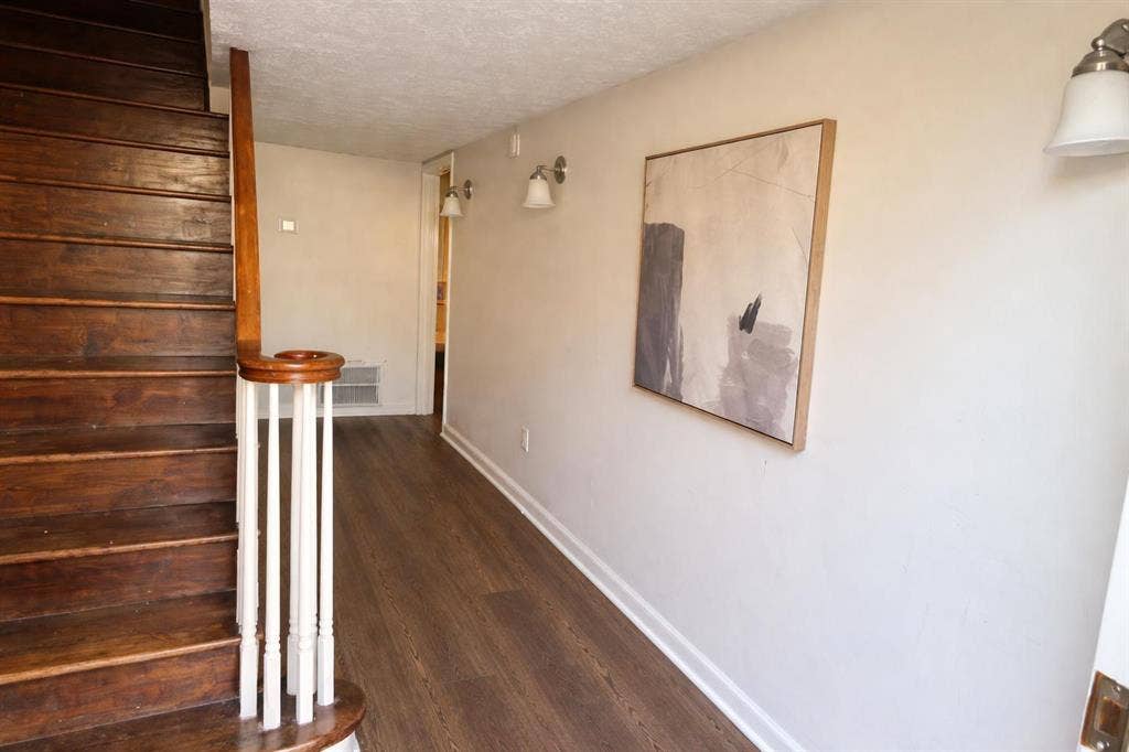 8 BR in Rex