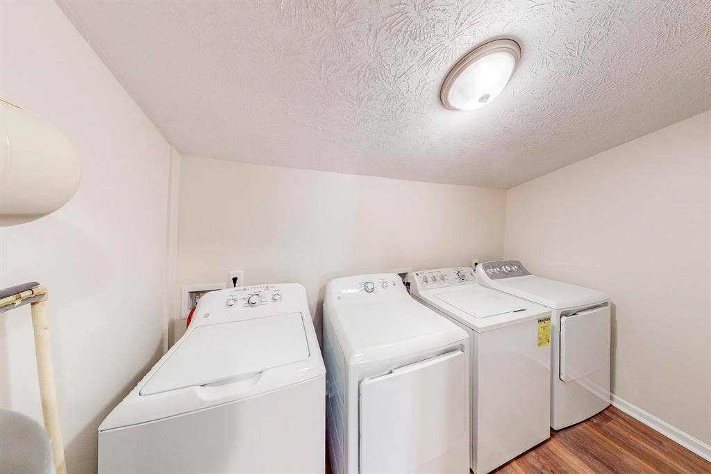 8 BR in Rex