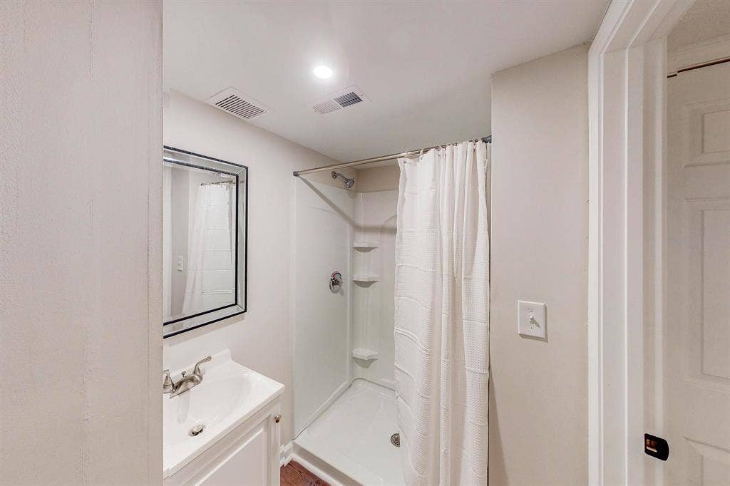 8 BR in Rex