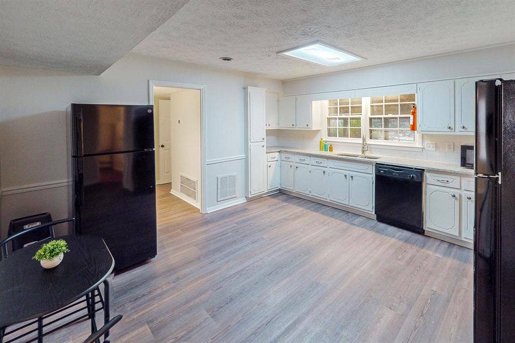 8 BR in Rex