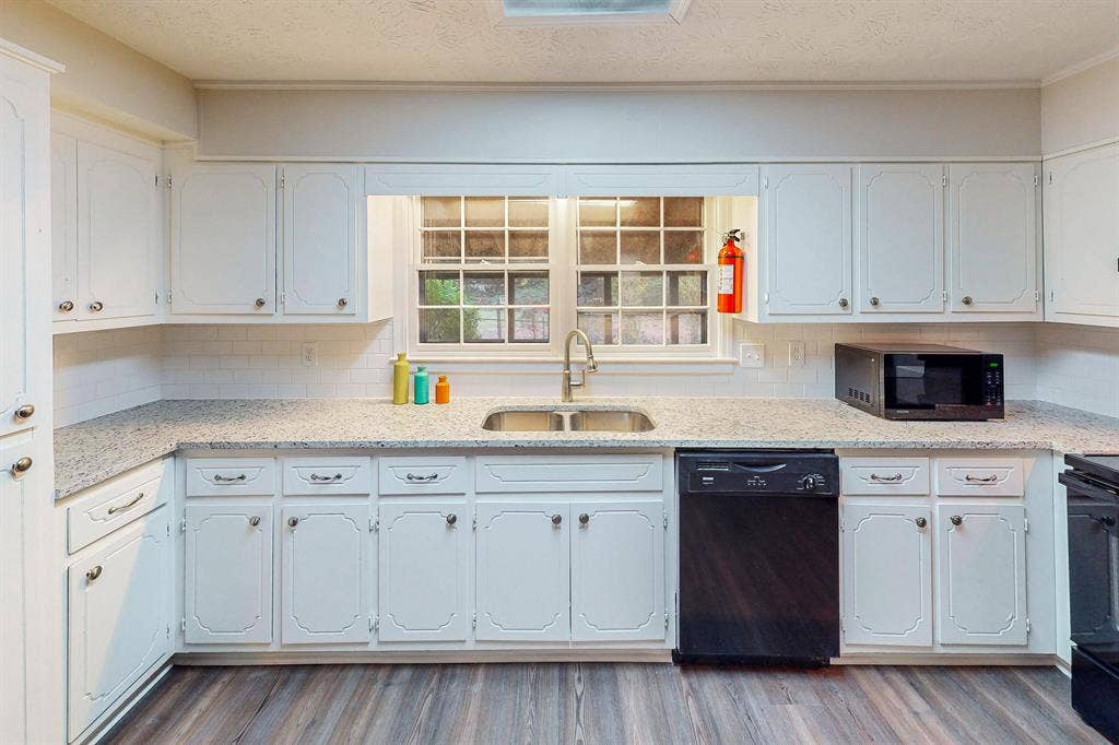 8 BR in Rex