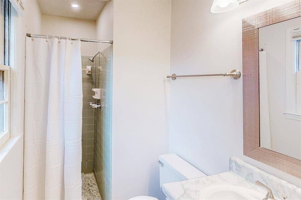 8 BR in Rex