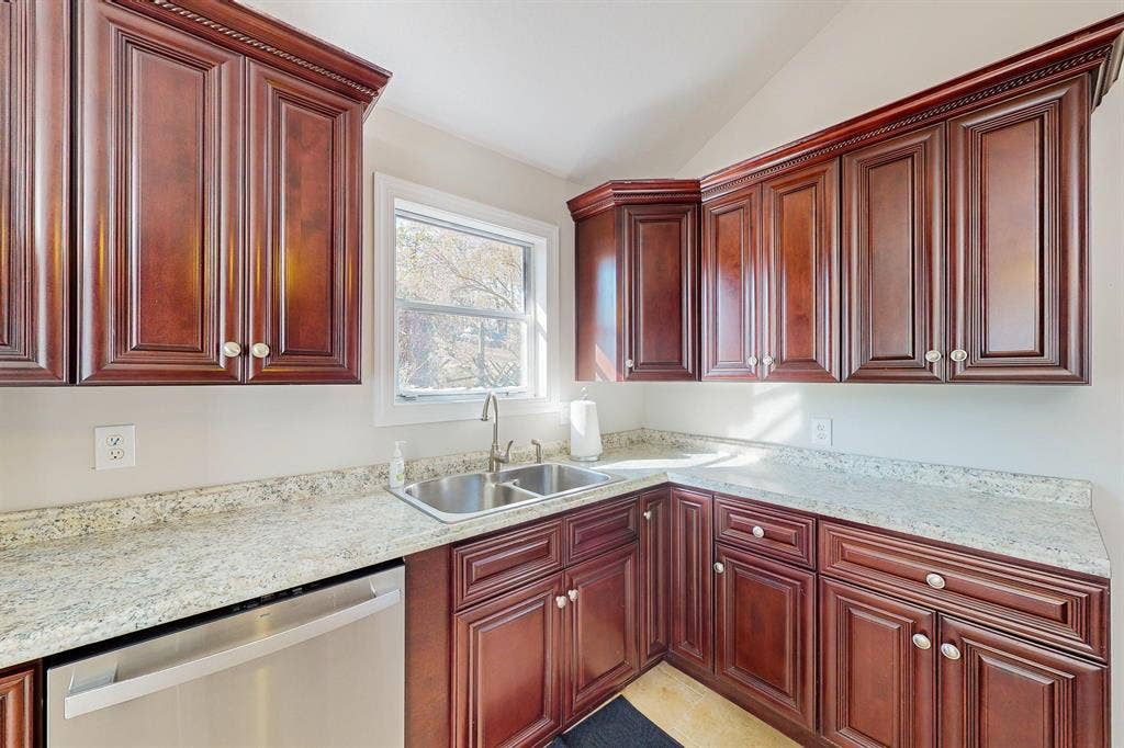 6 BR in Woodstock
