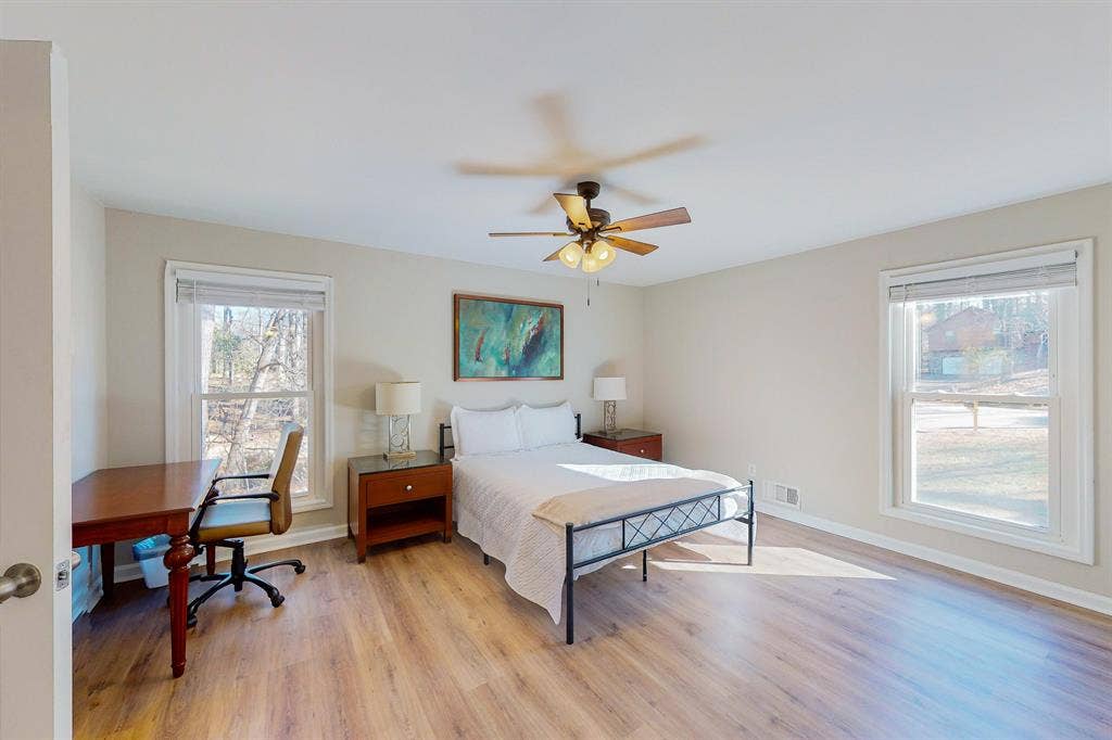 6 BR in Woodstock