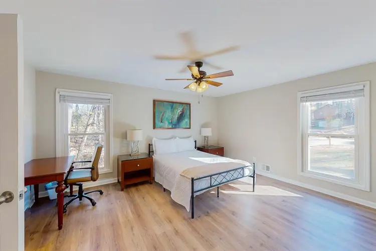 6 BR in Woodstock