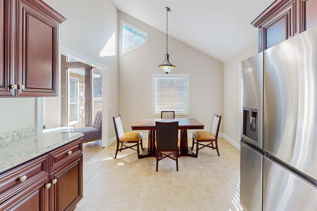 6 BR in Woodstock
