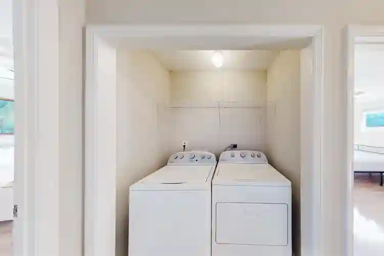 6 BR in Woodstock