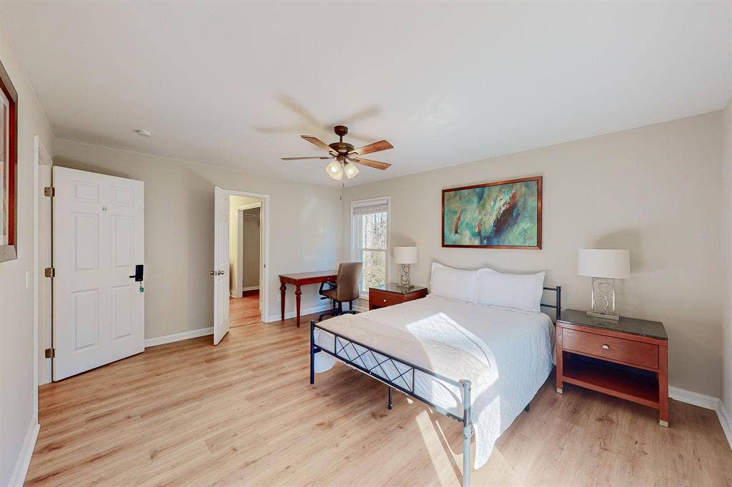 6 BR in Woodstock