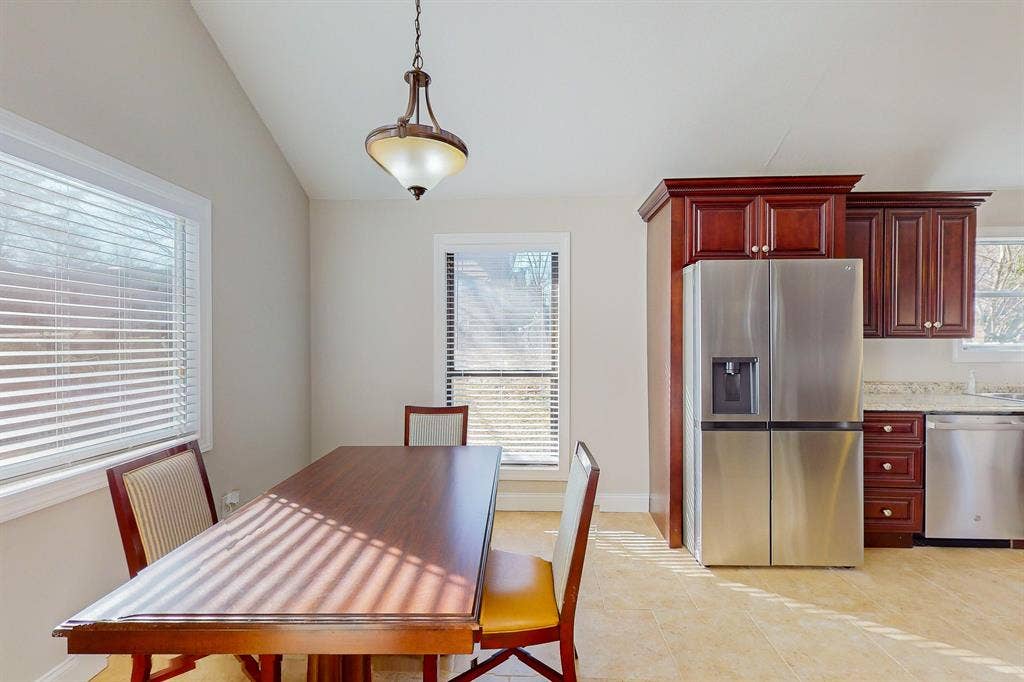 6 BR in Woodstock
