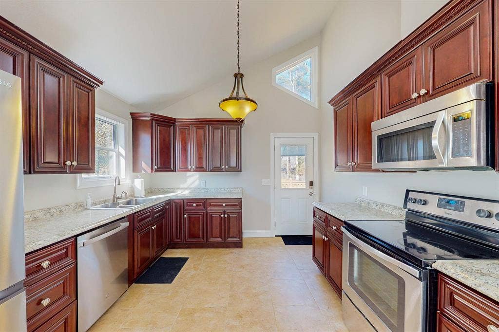 6 BR in Woodstock