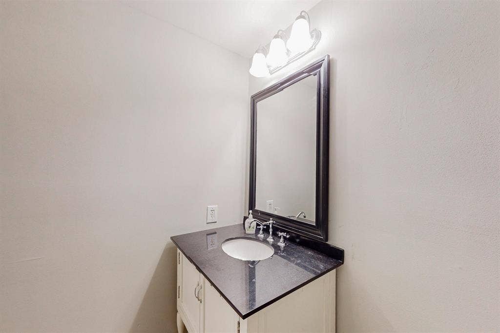6 BR in Woodstock