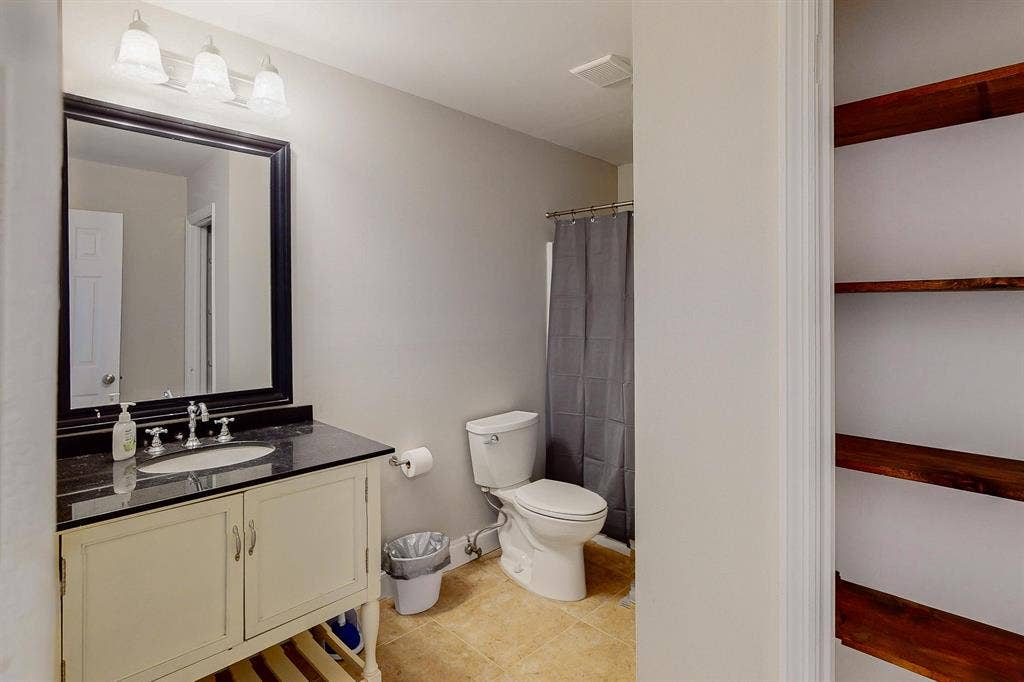 6 BR in Woodstock