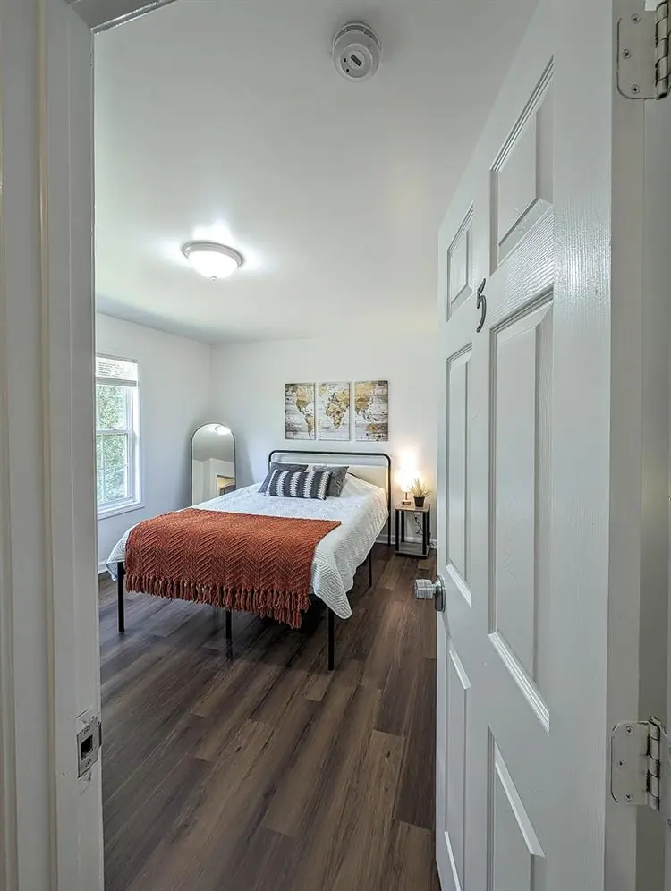8 BR in Riverdale