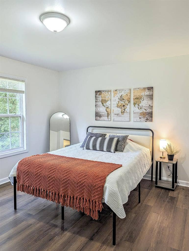 8 BR in Riverdale