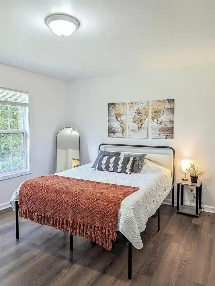 8 BR in Riverdale