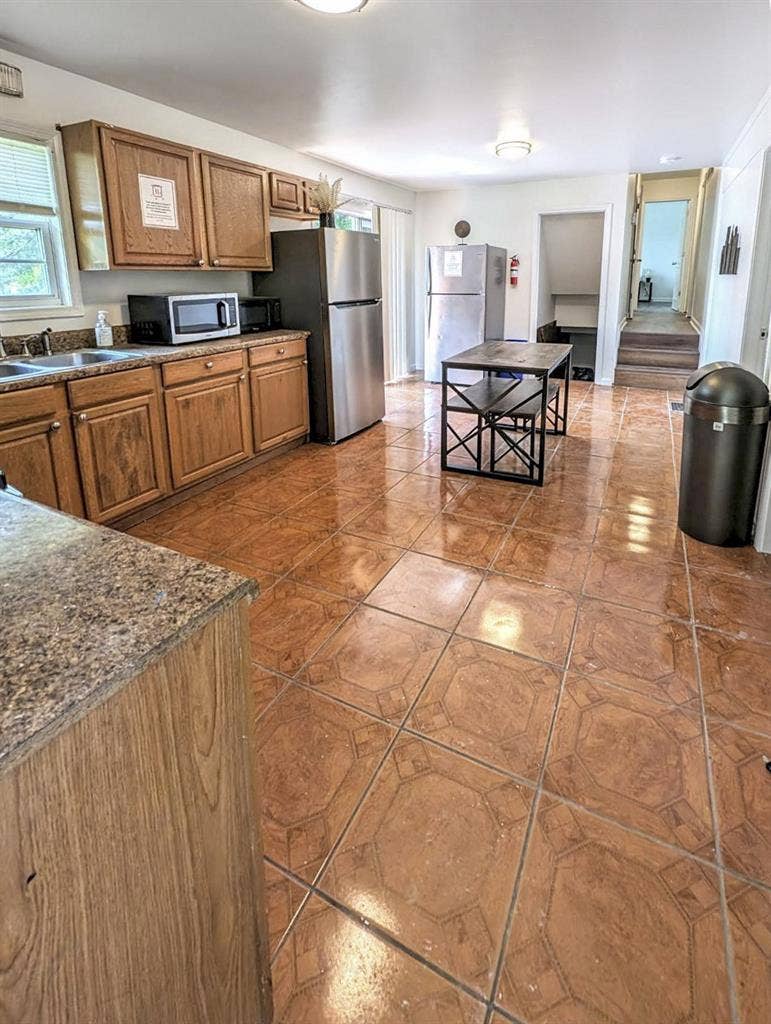 8 BR in Riverdale