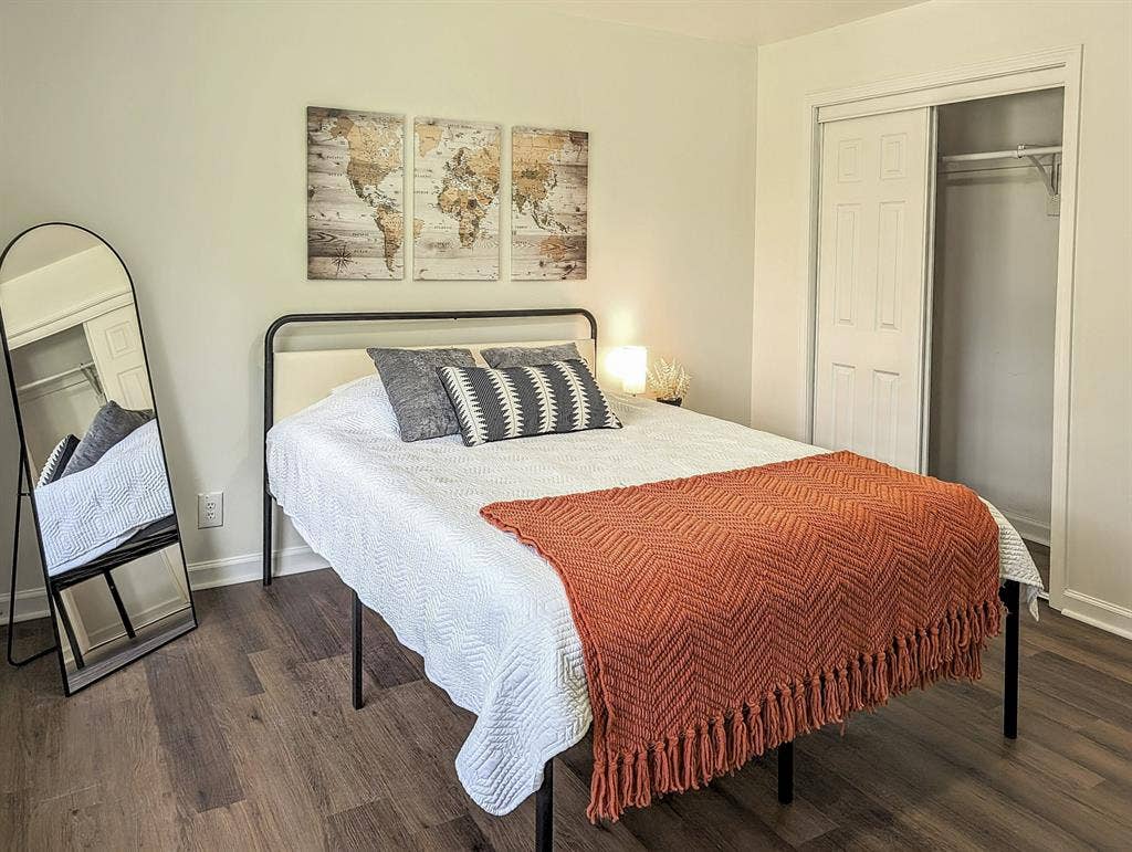 8 BR in Riverdale