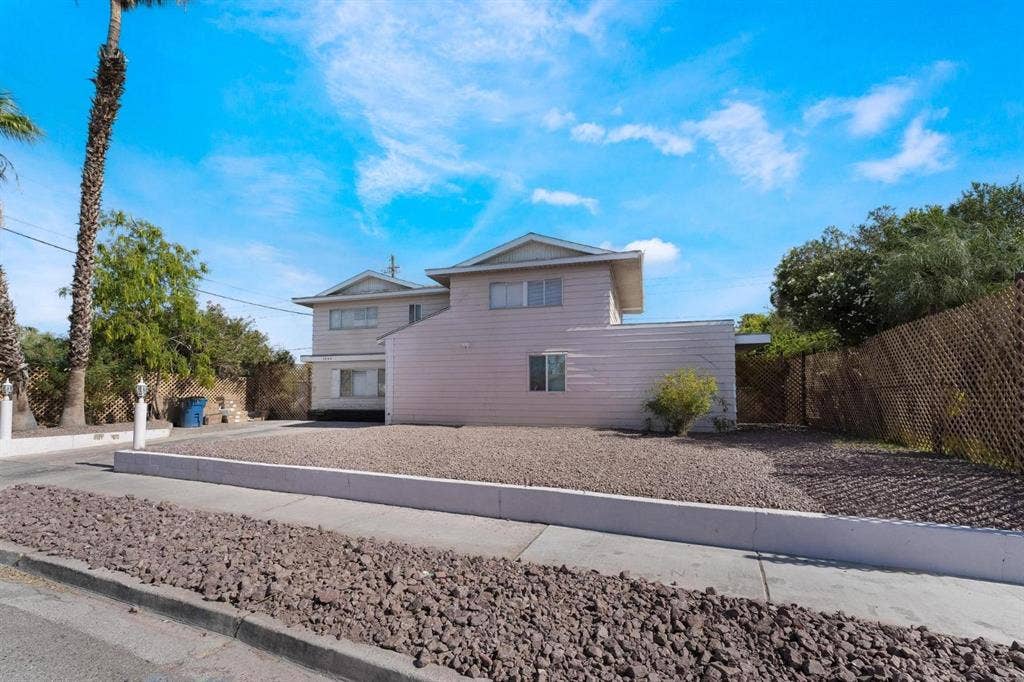 12 BR in Las Vegas