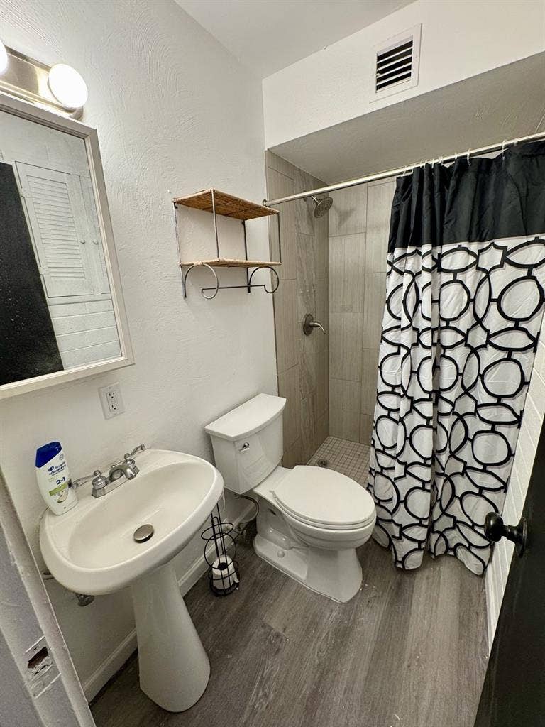 Furnished Room, shared bathroom