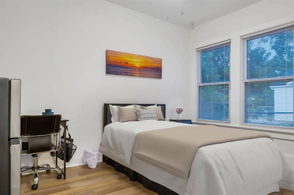 6 BR in Jacksonville
