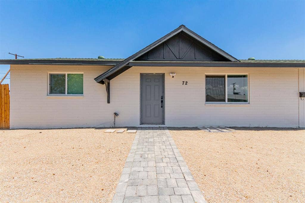 8 BR in Mesa