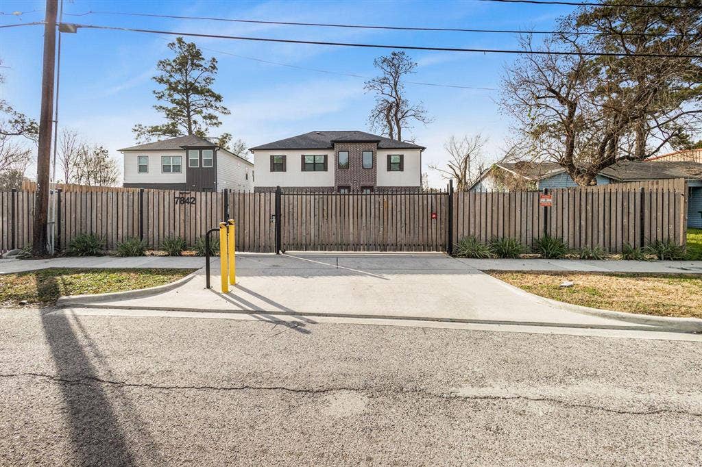 5 BR in Houston