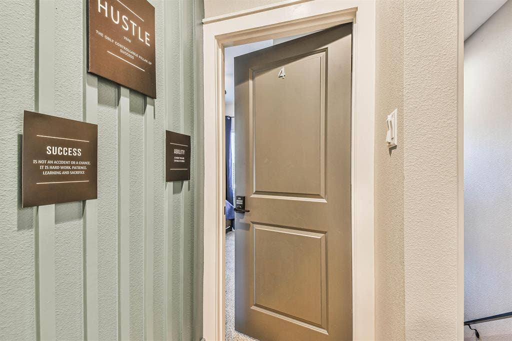 5 BR in Houston