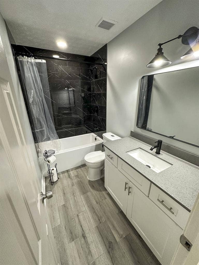4 BR in Stonecrest