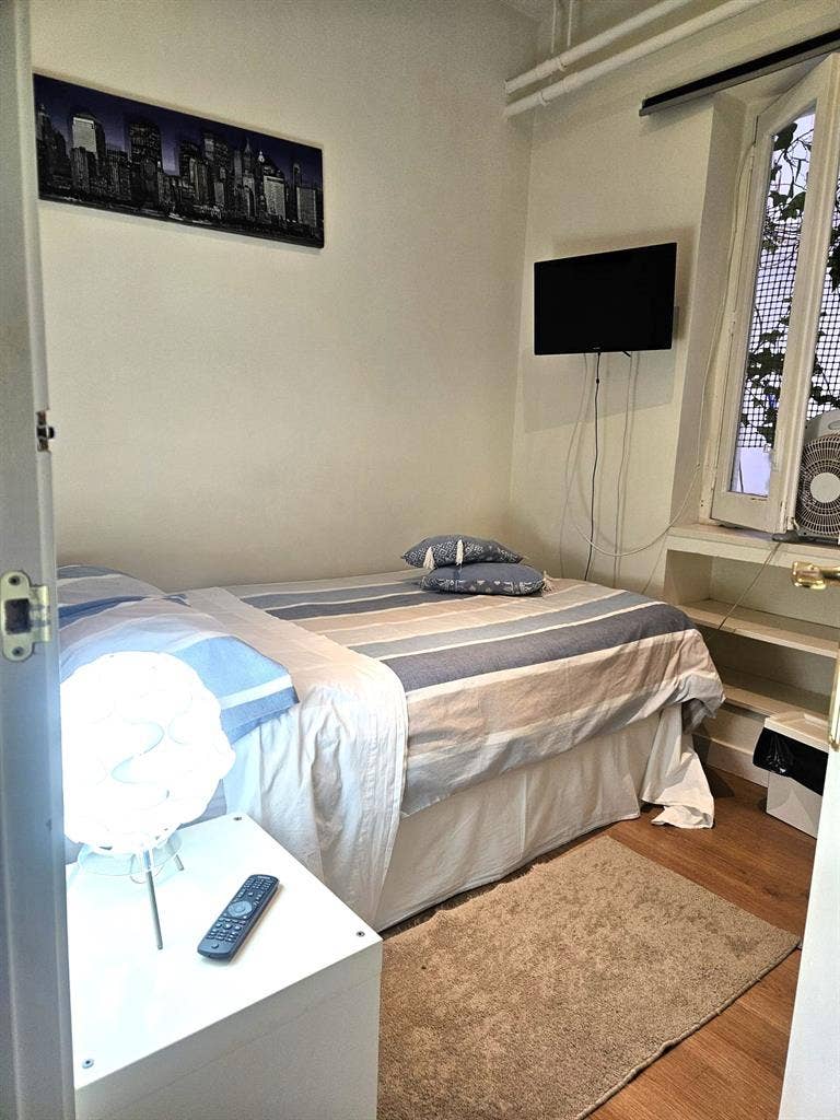 SE ALQUILA HABITACIÓN EN ARGÜELLES