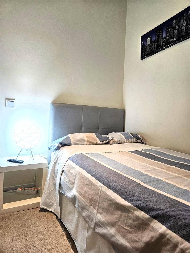 SE ALQUILA HABITACIÓN EN ARGÜELLES