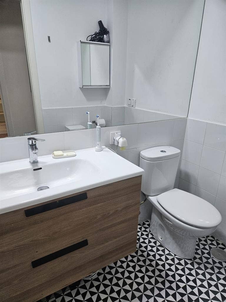 SE ALQUILA HABITACIÓN EN ARGÜELLES