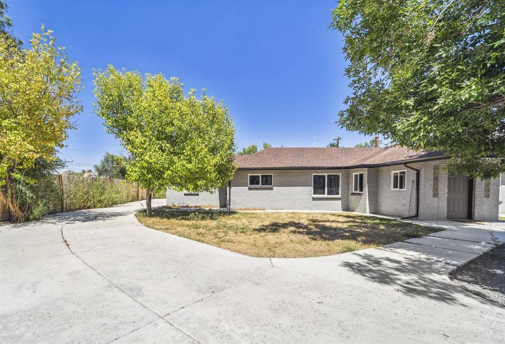 6 BR in Denver
