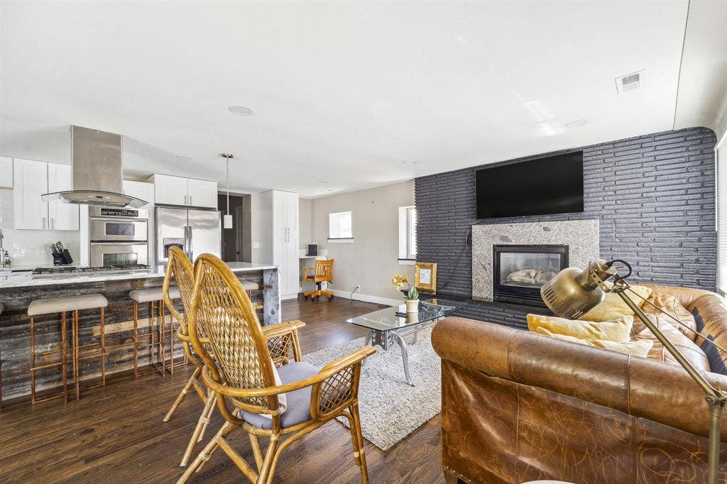 6 BR in Denver