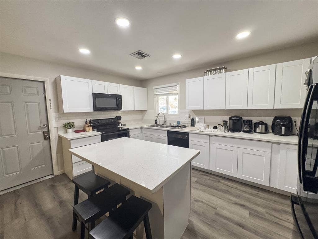 6 BR in Tempe