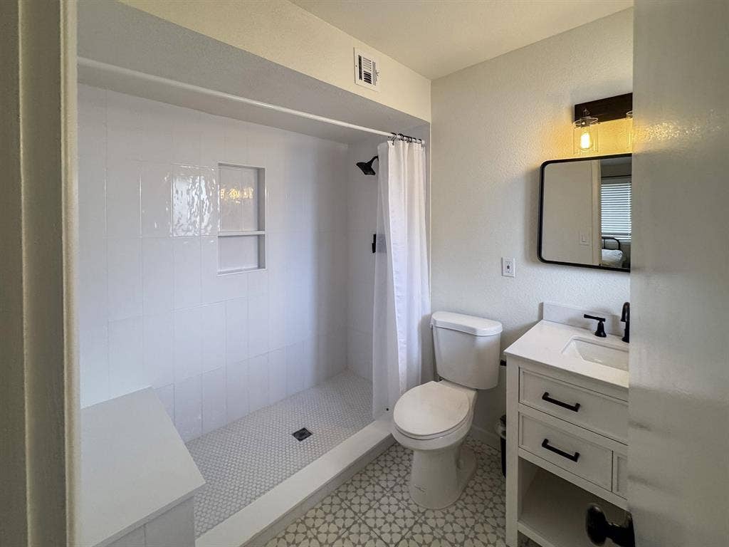 6 BR in Tempe