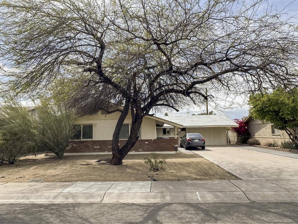 6 BR in Tempe