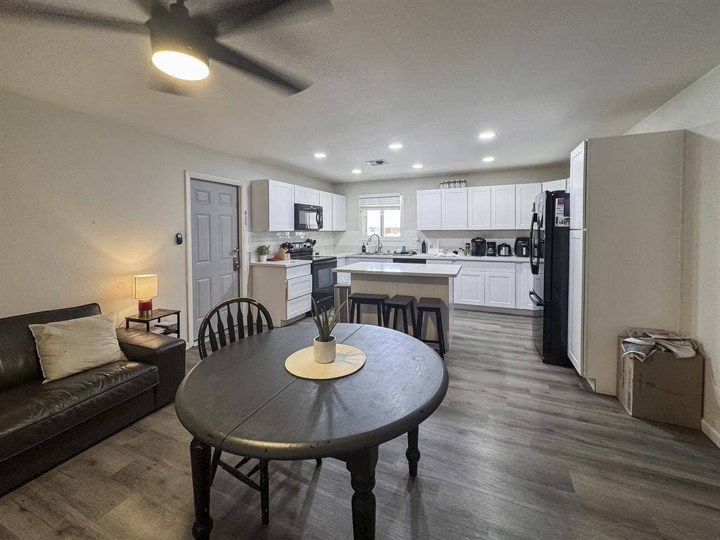 6 BR in Tempe