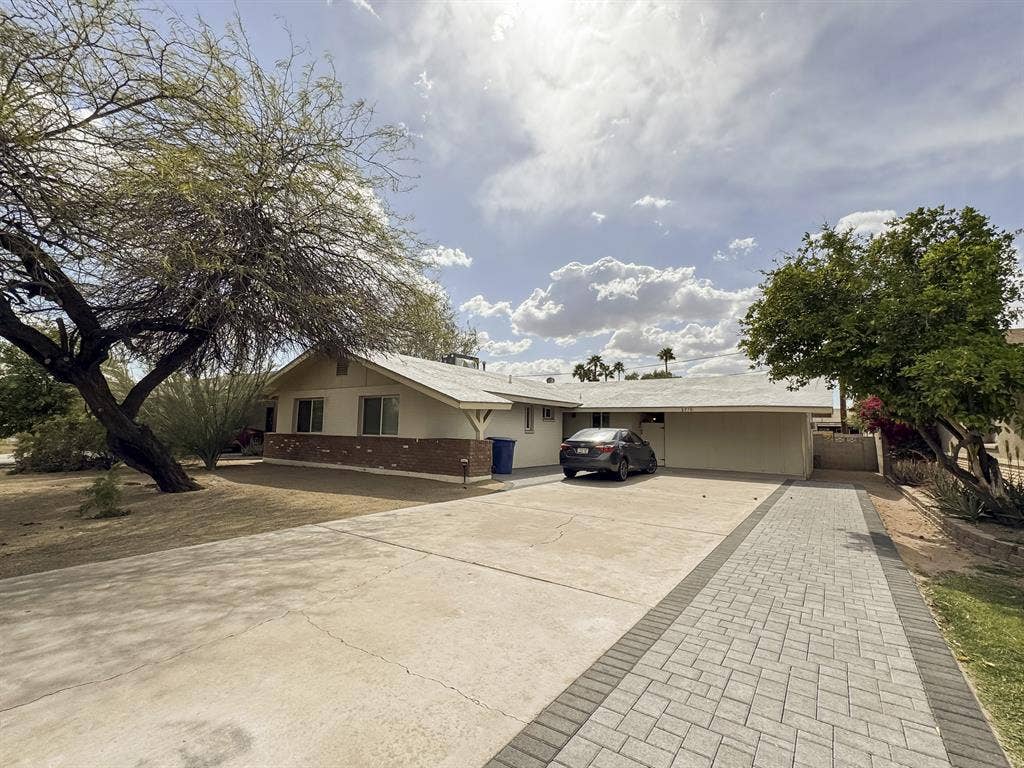6 BR in Tempe
