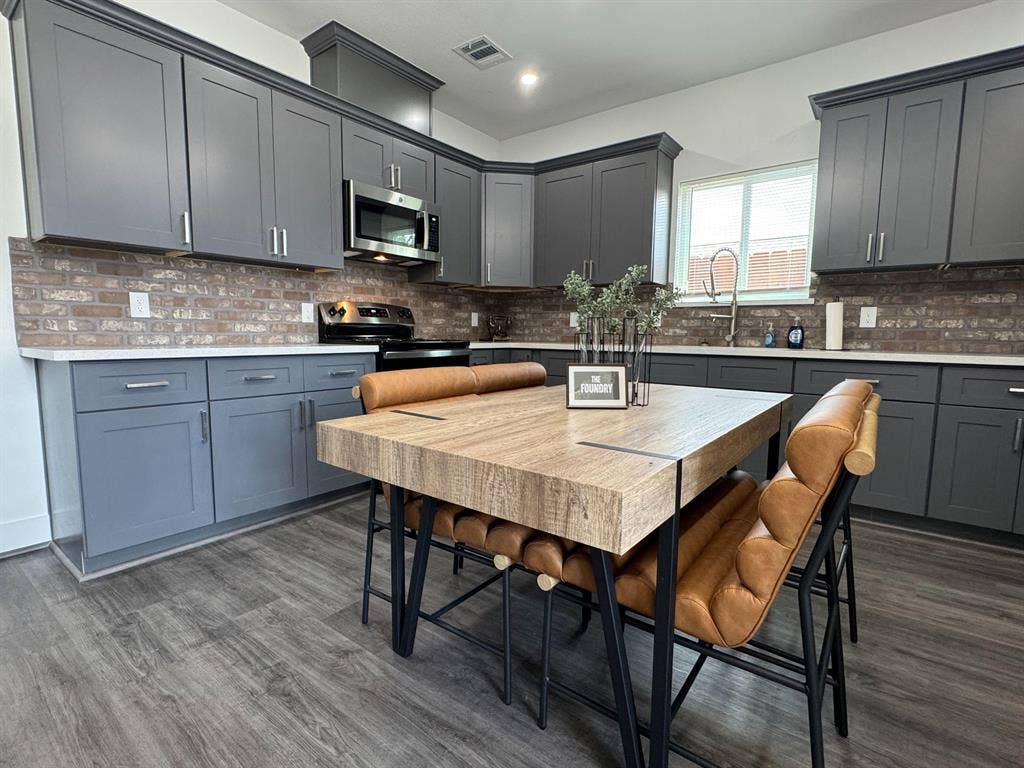 10 BR in Houston