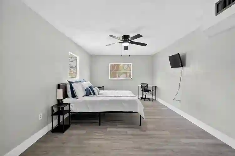 6 BR in Temple Terrace