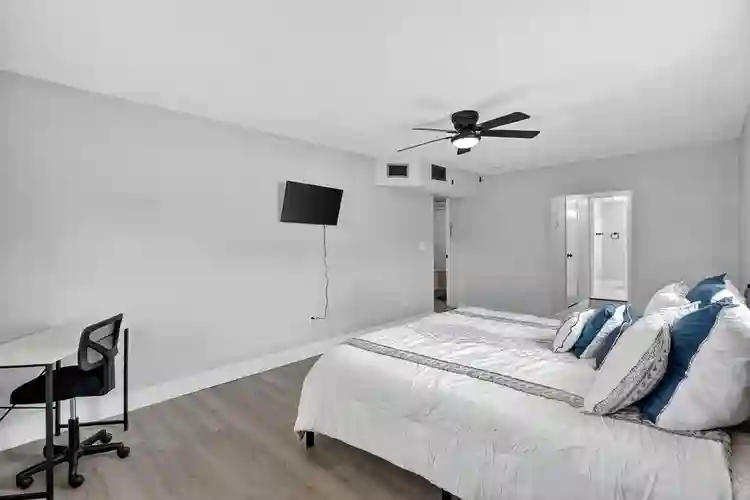 6 BR in Temple Terrace