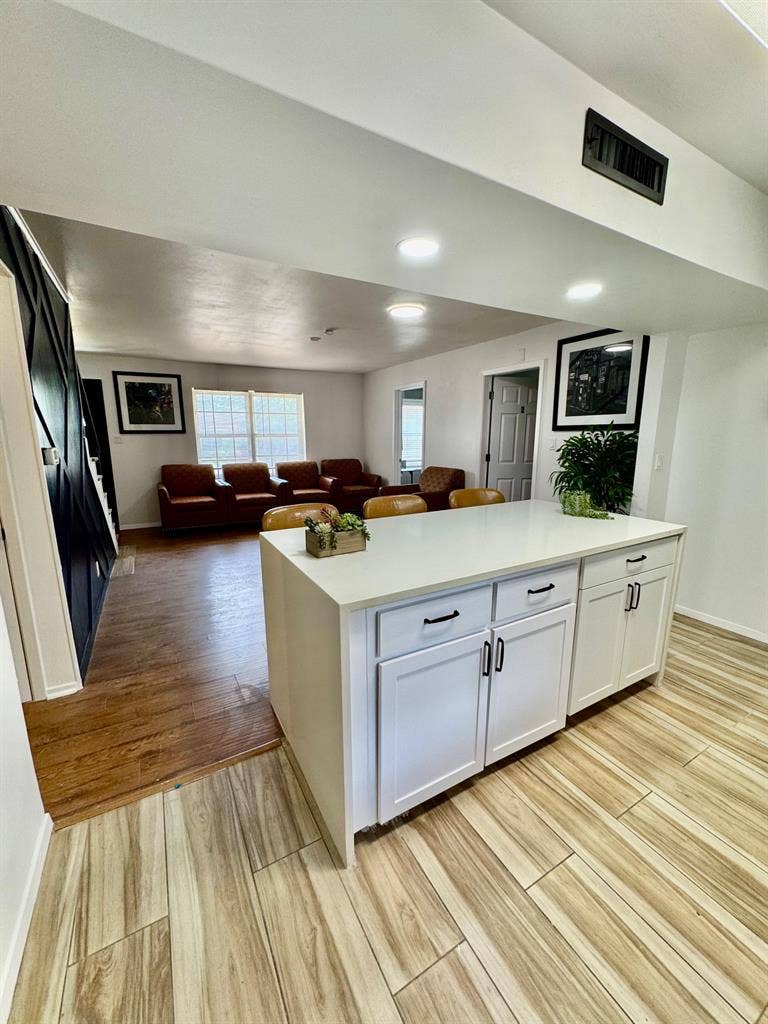 8 BR in Austin
