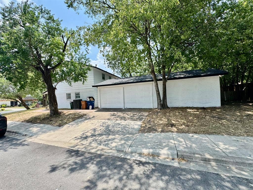 8 BR in Austin