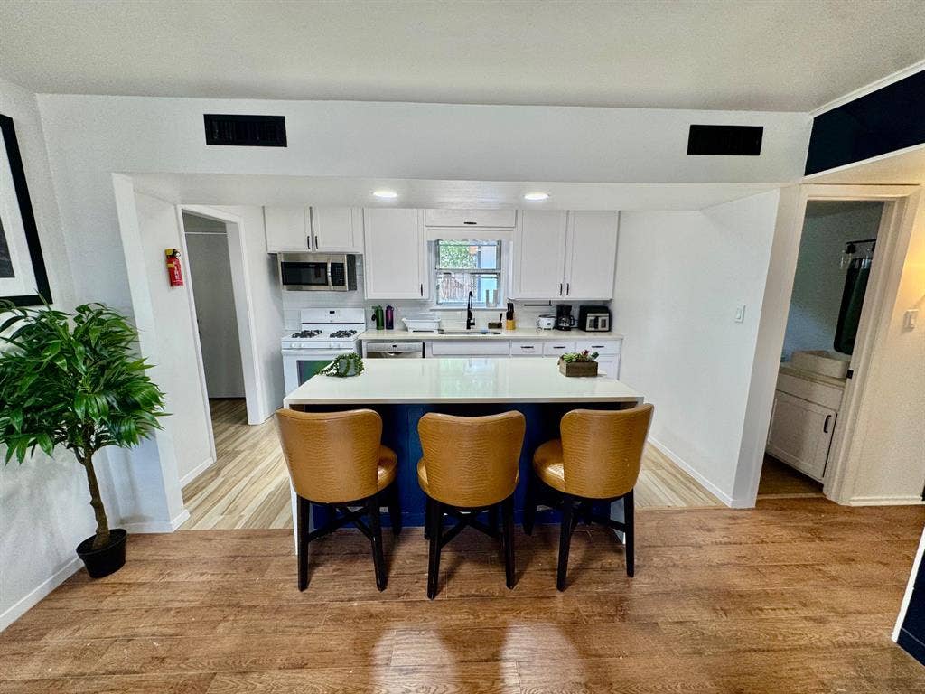 8 BR in Austin