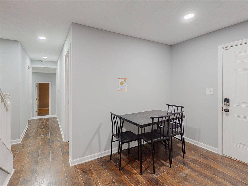 8 BR in Marietta